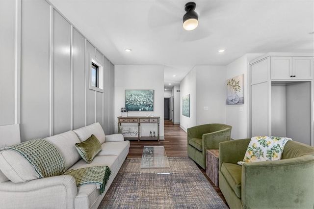 1001 S River View Avenue S, Independence, MO 64056