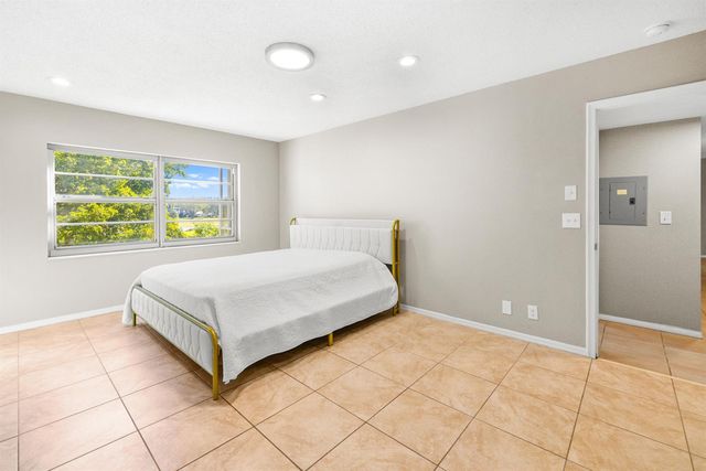 4500 Gefion Court 302, Lake Worth, FL 33467