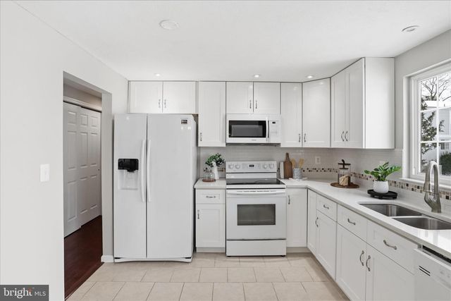 9404 WROUGHT IRON CT, Fairfax, VA 22032