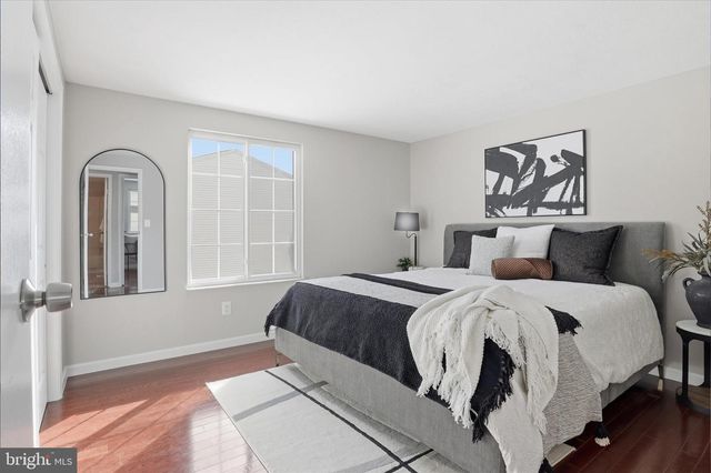 9404 WROUGHT IRON CT, Fairfax, VA 22032