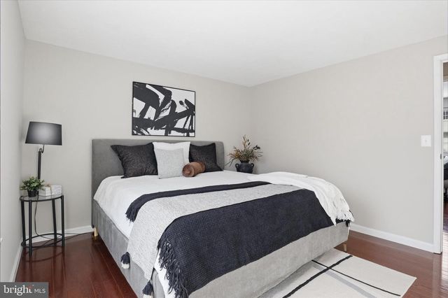 9404 WROUGHT IRON CT, Fairfax, VA 22032