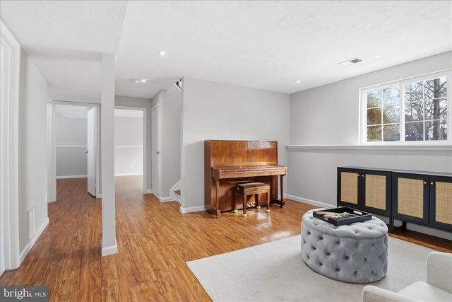 9404 WROUGHT IRON CT, Fairfax, VA 22032