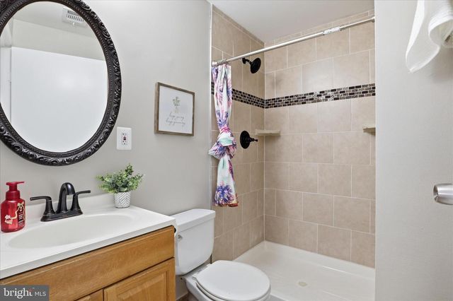 9404 WROUGHT IRON CT, Fairfax, VA 22032