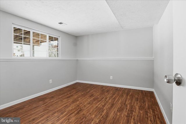 9404 WROUGHT IRON CT, Fairfax, VA 22032