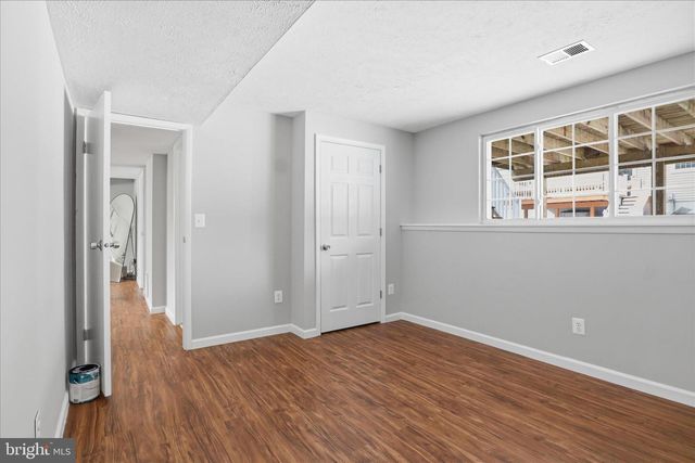 9404 WROUGHT IRON CT, Fairfax, VA 22032