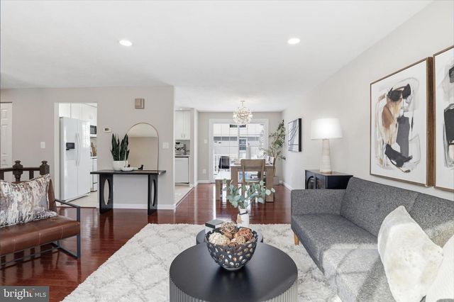 9404 WROUGHT IRON CT, Fairfax, VA 22032