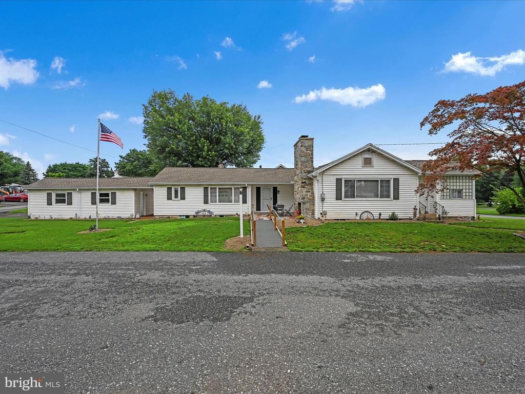 345 FLORIN AVE, Mount Joy, PA 17552