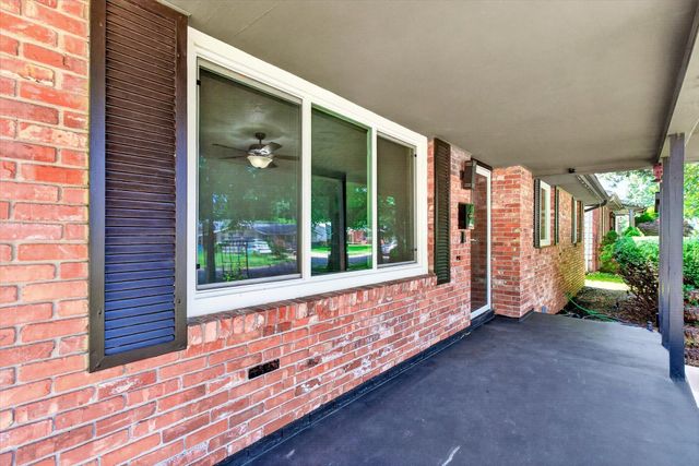 2260 S Barcliff Avenue, Springfield, MO 65804