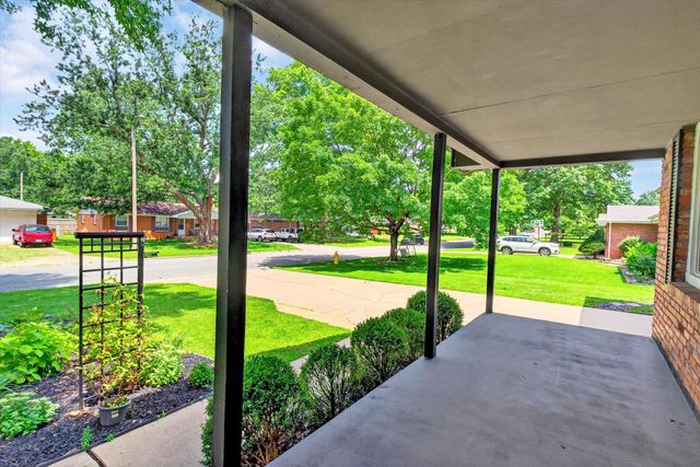 2260 S Barcliff Avenue, Springfield, MO 65804