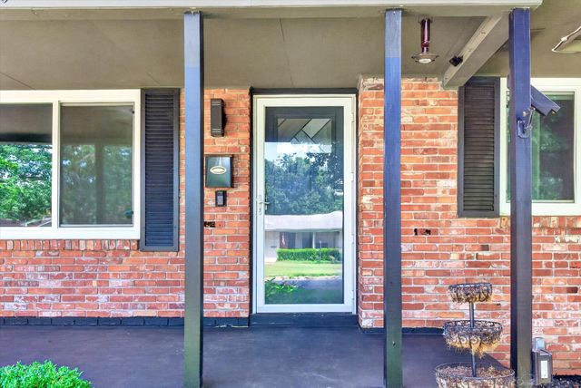 2260 S Barcliff Avenue, Springfield, MO 65804