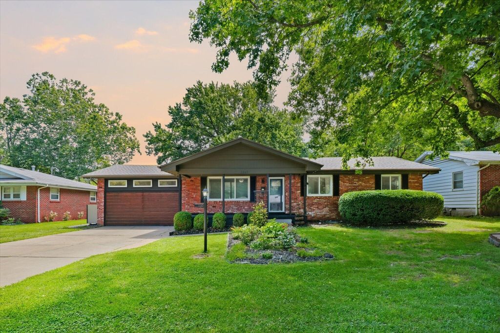 2260 S Barcliff Avenue, Springfield, MO 65804