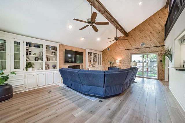 7618 Hurst Forest Drive, Humble, TX 77346