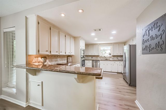 7618 Hurst Forest Drive, Humble, TX 77346