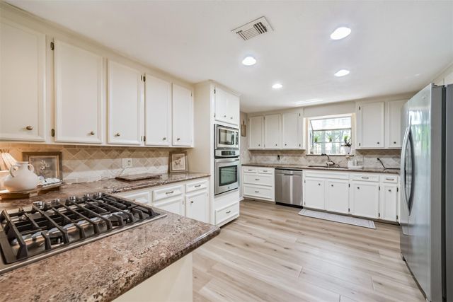 7618 Hurst Forest Drive, Humble, TX 77346