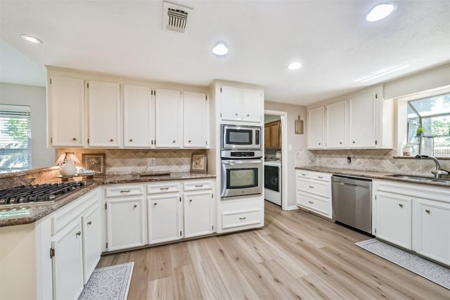 7618 Hurst Forest Drive, Humble, TX 77346