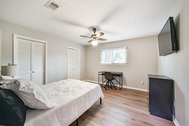 7618 Hurst Forest Drive, Humble, TX 77346