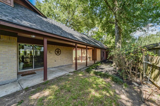 7618 Hurst Forest Drive, Humble, TX 77346