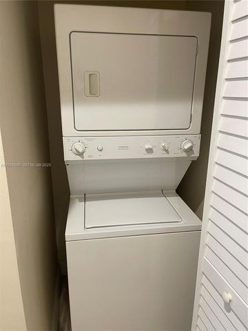 7280 SW 90th St 708, Miami, FL 33156