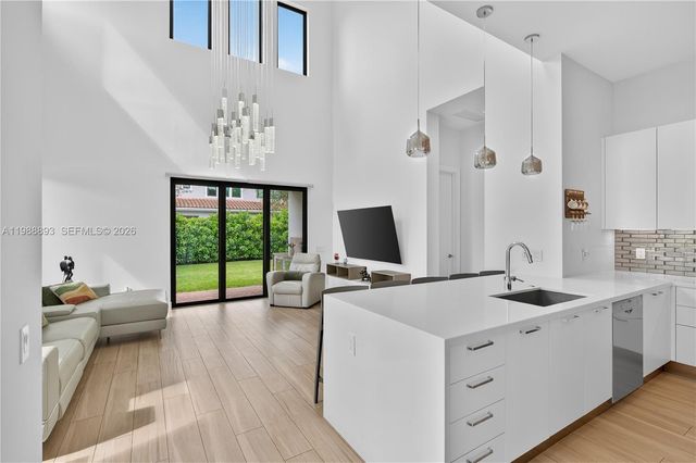 5999 E Brookfield Cir E, Hollywood, FL 33312