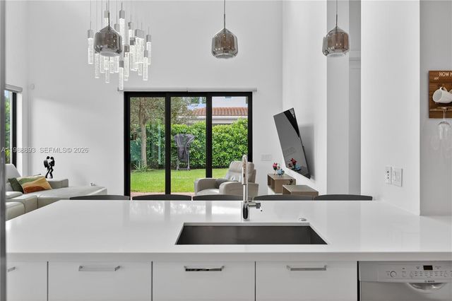 5999 E Brookfield Cir E, Hollywood, FL 33312