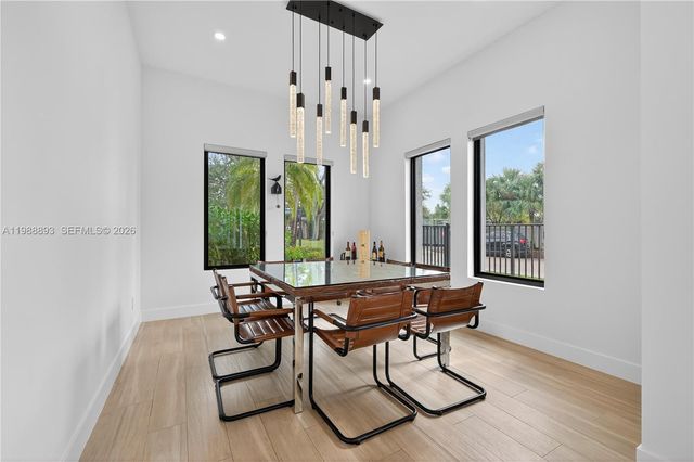 5999 E Brookfield Cir E, Hollywood, FL 33312