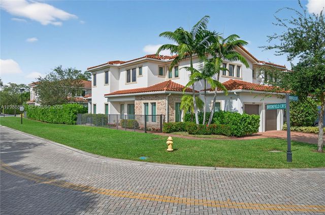 5999 E Brookfield Cir E, Hollywood, FL 33312