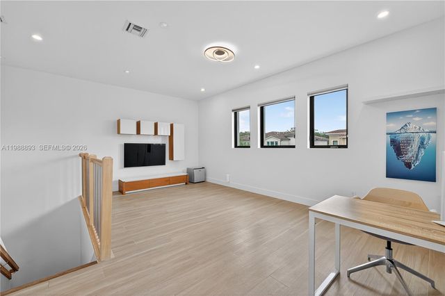 5999 E Brookfield Cir E, Hollywood, FL 33312