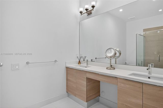 5999 E Brookfield Cir E, Hollywood, FL 33312