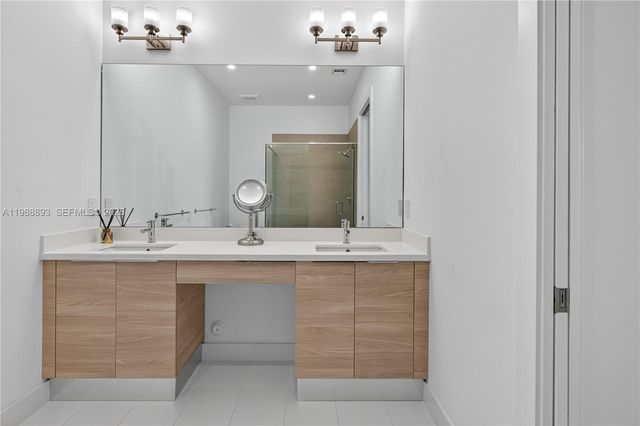 5999 E Brookfield Cir E, Hollywood, FL 33312