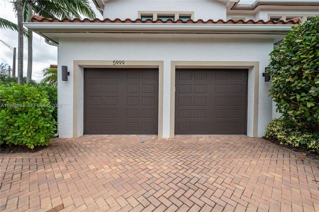 5999 E Brookfield Cir E, Hollywood, FL 33312