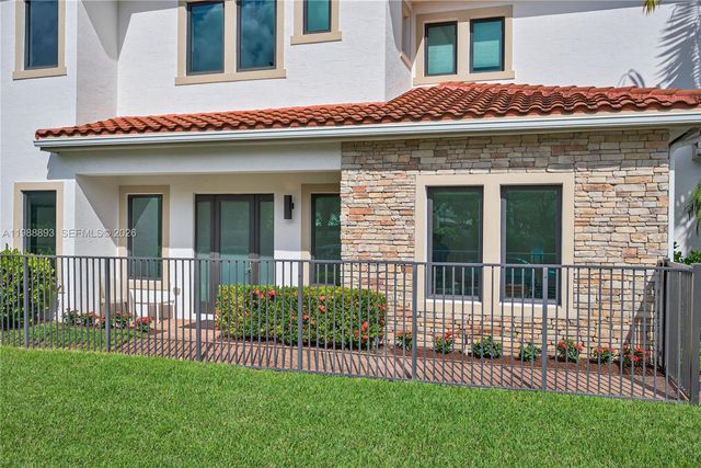 5999 E Brookfield Cir E, Hollywood, FL 33312