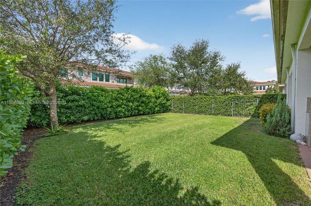 5999 E Brookfield Cir E, Hollywood, FL 33312
