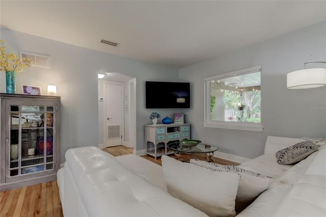 1511 46TH AVENUE N, St Petersburg, FL 33703