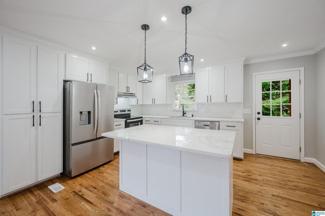 955 3RD AVENUE NW, Alabaster, AL 35007