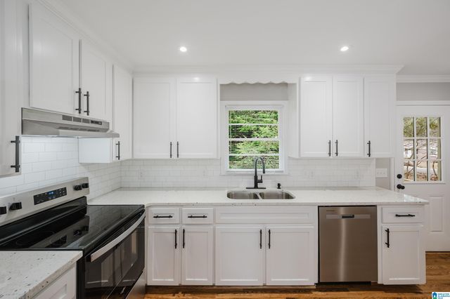 955 3RD AVENUE NW, Alabaster, AL 35007