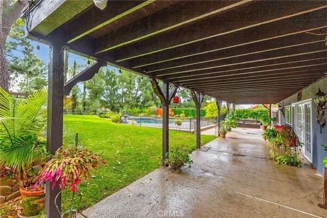 22424 Calipatria, Calabasas, CA 91302