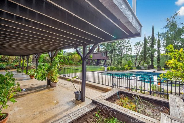 22424 Calipatria, Calabasas, CA 91302