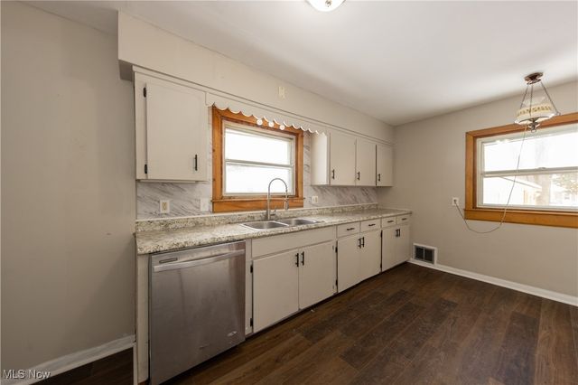 1116 Adelaide Avenue SE, Warren, OH 44484