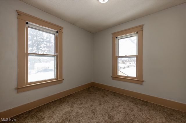 1116 Adelaide Avenue SE, Warren, OH 44484