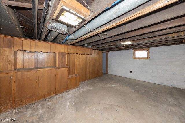 1116 Adelaide Avenue SE, Warren, OH 44484