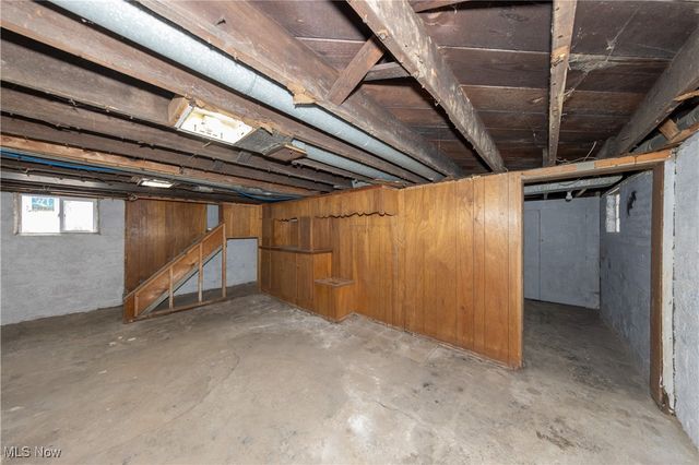 1116 Adelaide Avenue SE, Warren, OH 44484