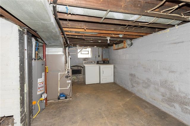 1116 Adelaide Avenue SE, Warren, OH 44484