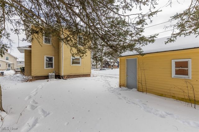 1116 Adelaide Avenue SE, Warren, OH 44484