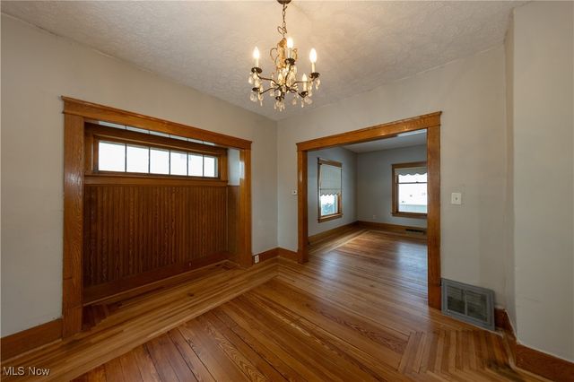 1116 Adelaide Avenue SE, Warren, OH 44484