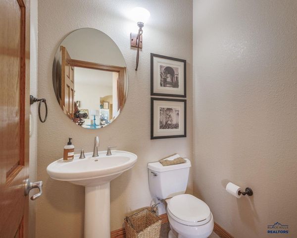 6815 MEDINAH CT, Rapid City, SD 57702