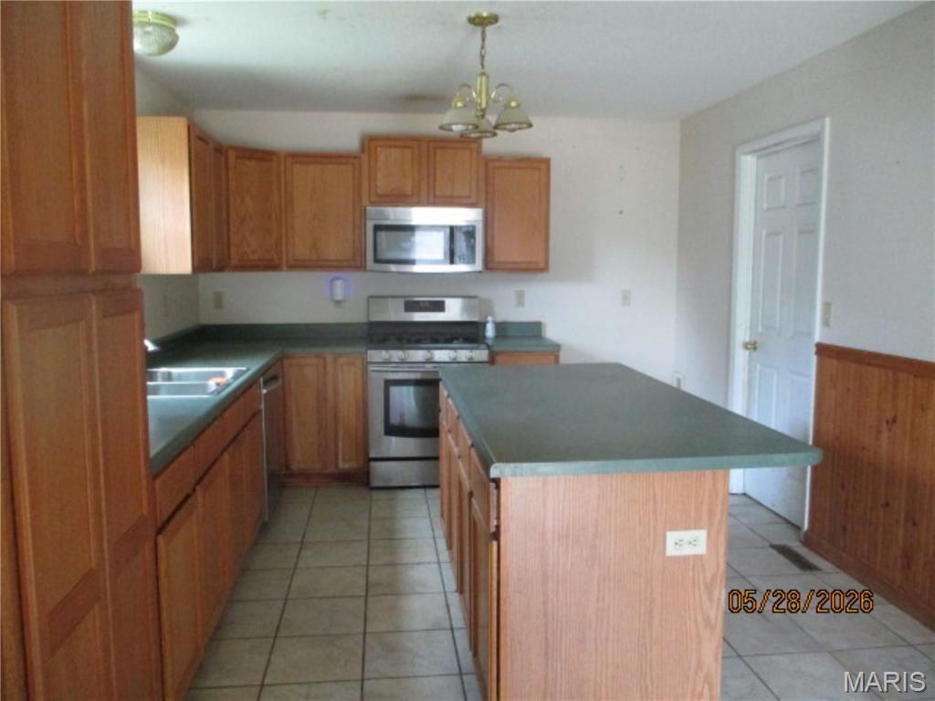 Image 14 of property listing at 318 Cortner Drive, Smithton, IL 62285