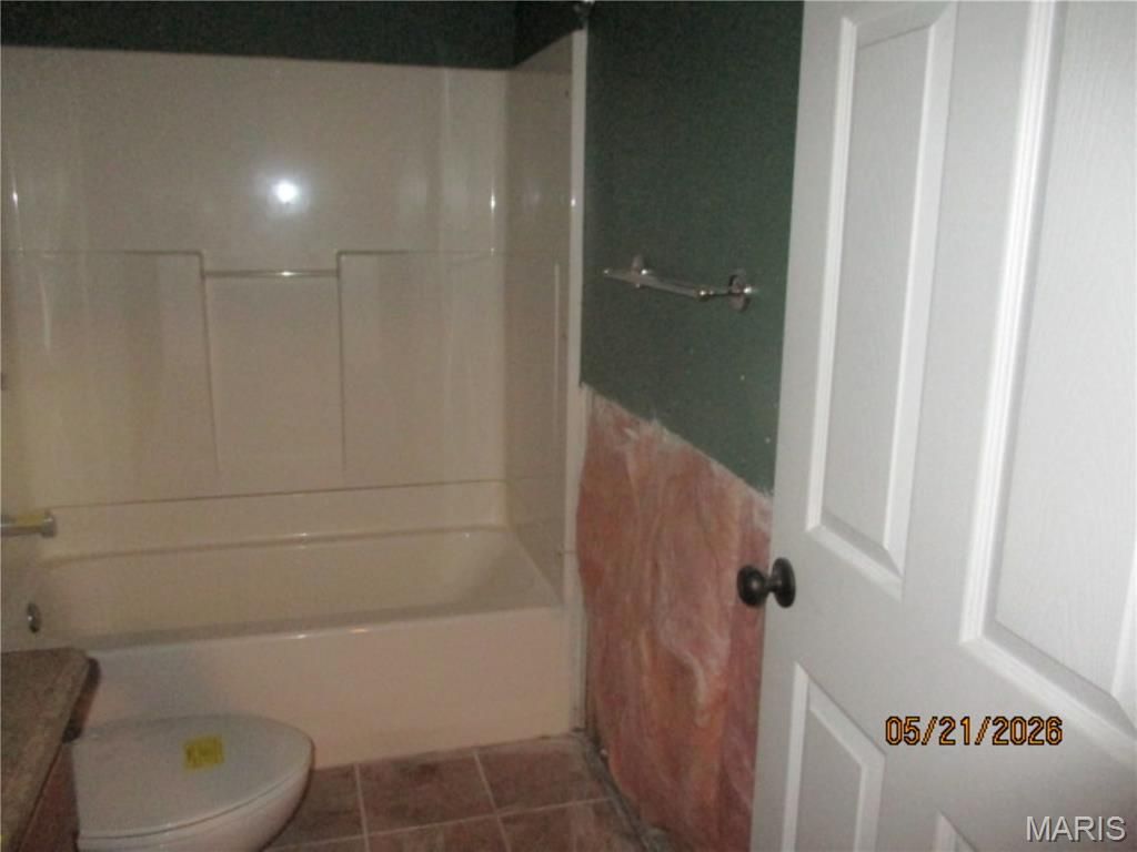 Image 10 of property listing at 318 Cortner Drive, Smithton, IL 62285