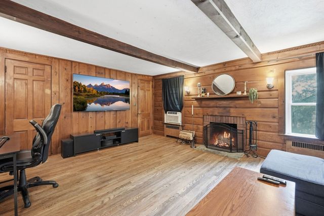 18 Fiske Hill Rd, Sturbridge, MA 01566