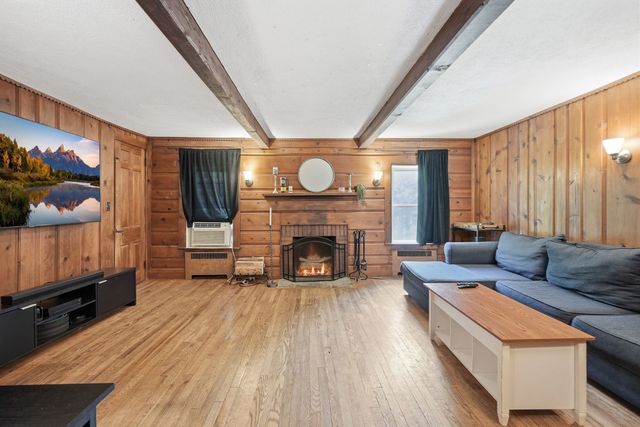 18 Fiske Hill Rd, Sturbridge, MA 01566