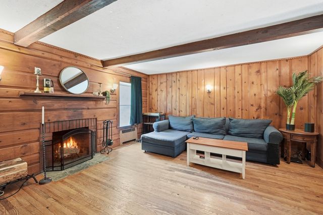 18 Fiske Hill Rd, Sturbridge, MA 01566